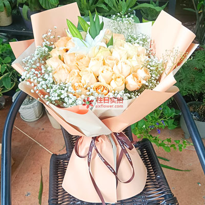 清远33朵香槟玫瑰百合，心里永远是你