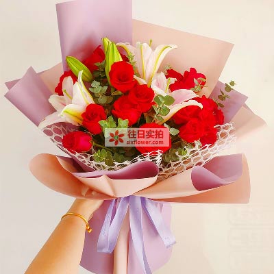 清远18朵红玫瑰百合，真情相守一生